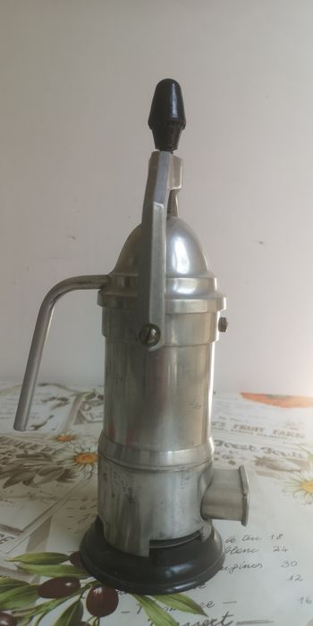 Vând cafetieră vitange.