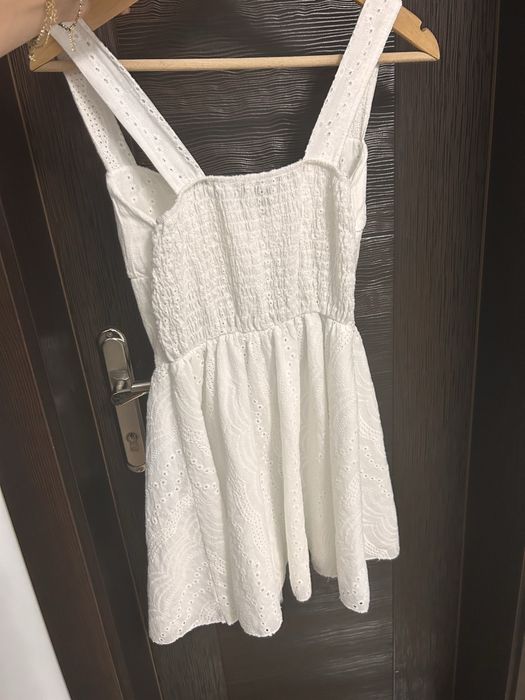 Дамска рокля в бял цвят