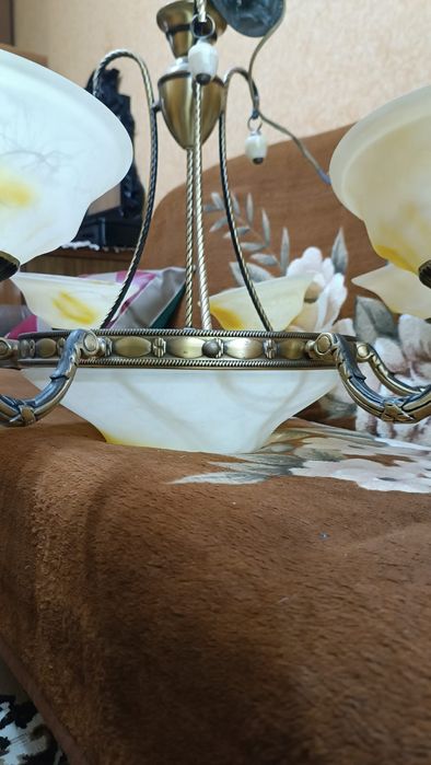 Продам люстру металл и стекло