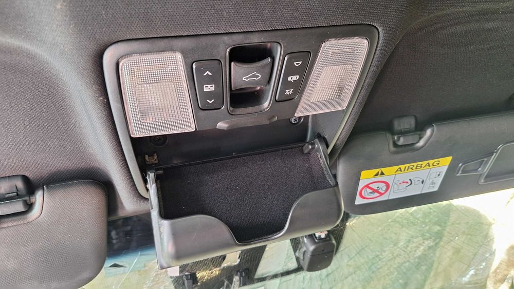 Черен централен плафон + черни сенници и др. KIA Seed