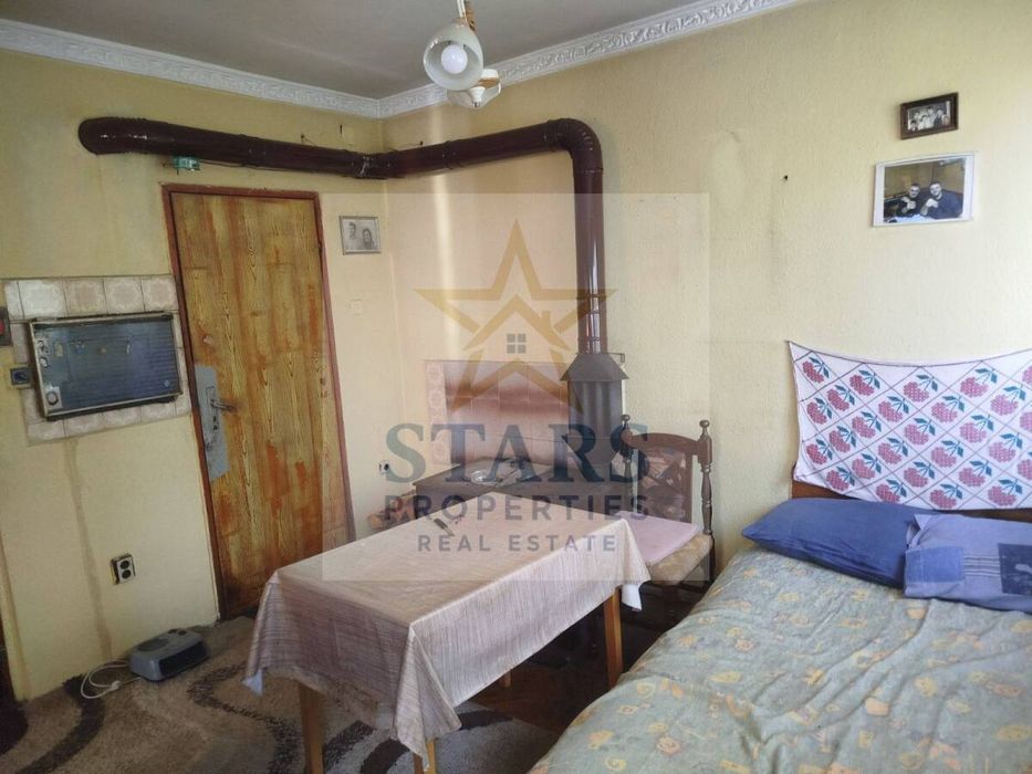Продажба Къща гр. Ветрино - с. Белоградец 360m² и двор 600m²