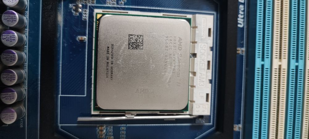 AMD Phenom II X4 810 (2.6GHz)+Оригинален охладител(BOX) – Перфектен!!!
