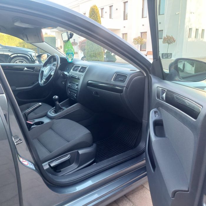 V W Jetta  An 2012 Motor1,2 TSI 105CP  EUR.5