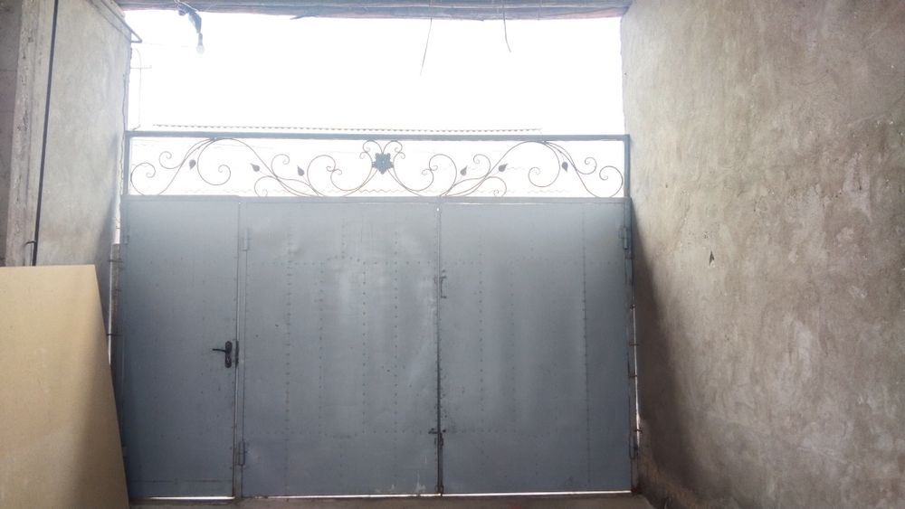 Uzumbog hovli uy srochna sotiladi