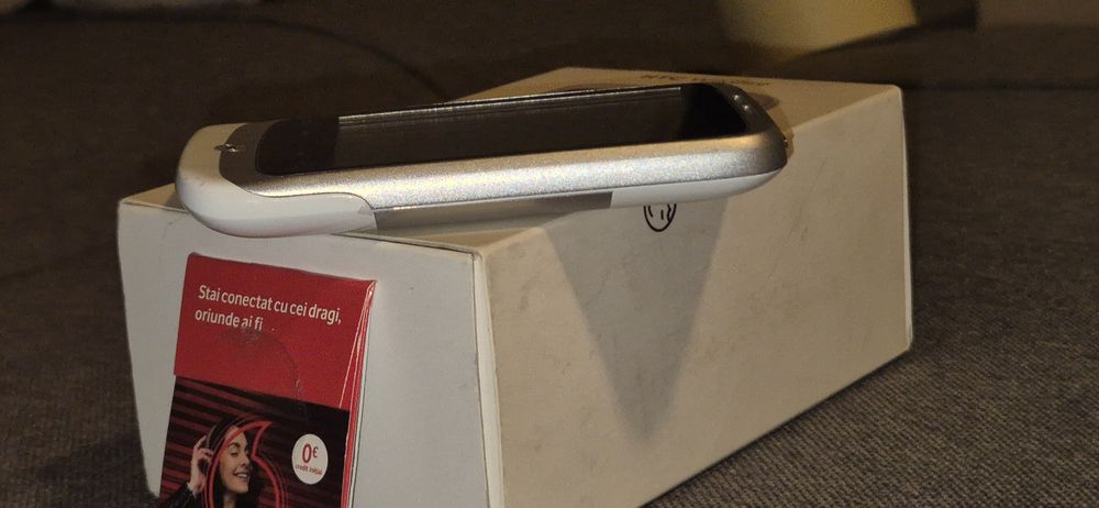 OFERTA HTC Wildfire alb la cutie și cartela Vodafone cu număr premium