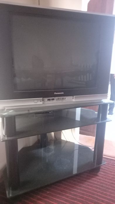 Panasonic kineskopli televizor va tumbasi birga sotiladi