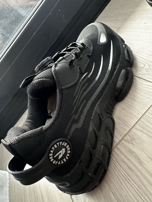 Adidasi/bocanci safety cu bombeu metalic marimea 41