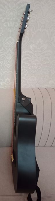 Гитара новый-25мың (1 струнасын үзіп алған)