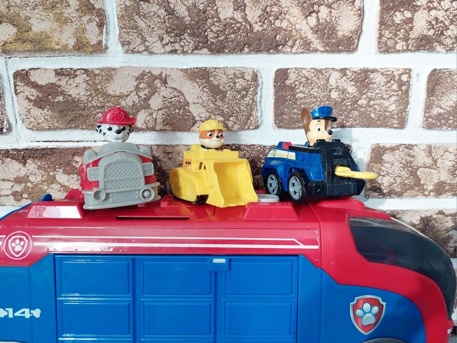 Lot  Paw Patrol Patrula Cățelușilor: autobuz, vehicule și figurine