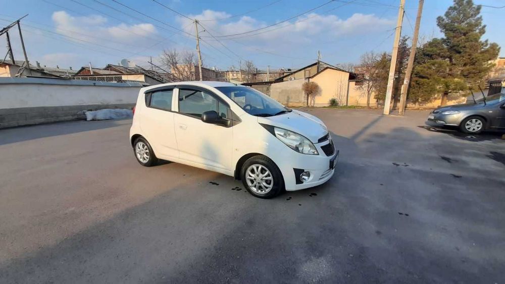 Автомобиль Chevrolet Spark