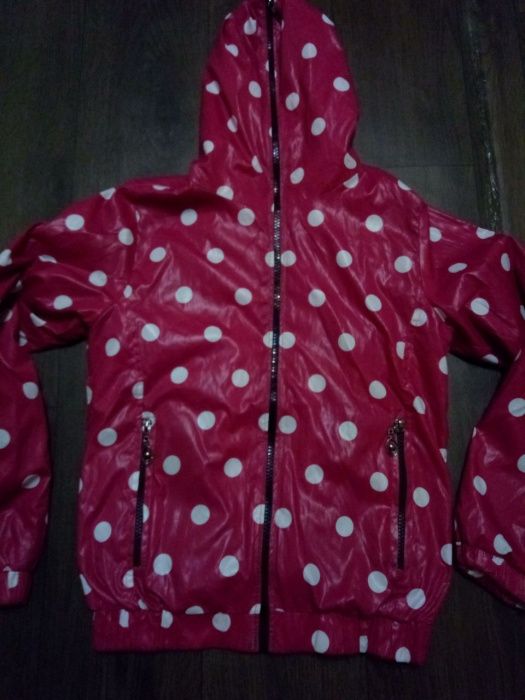 Курточка, весенне-осенняя, непромокаемая.