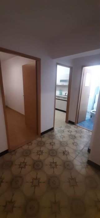 Închiriez URGENT apartament 4 camere decomandate