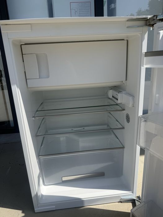 Малък хладилник Сименс за пълно вграждане