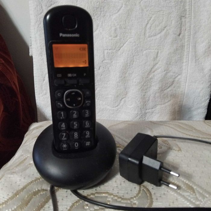 Безжичен телефонен апарат Panasonic KX-TGC210