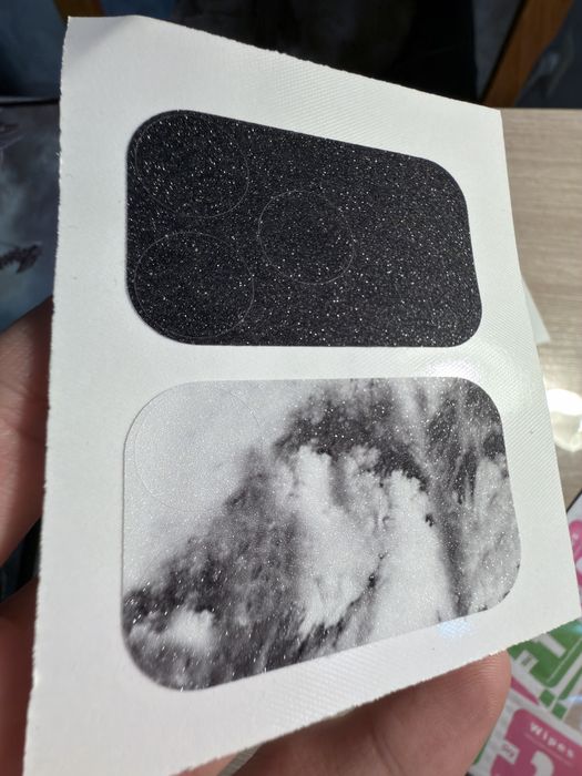 наклейки для iPhone 17 pro