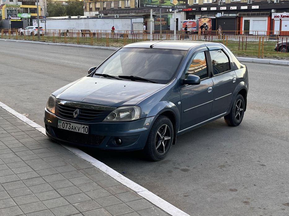 Продам рено логан 2013 автомат