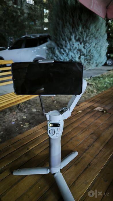 СРОЧНО продам Стабилизатор DJI Osmo Mobile SE