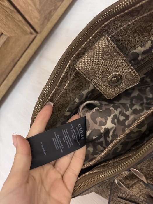 Оригинална дамска чанта Guess