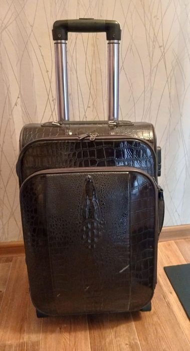 Чемодан  4000 тенге