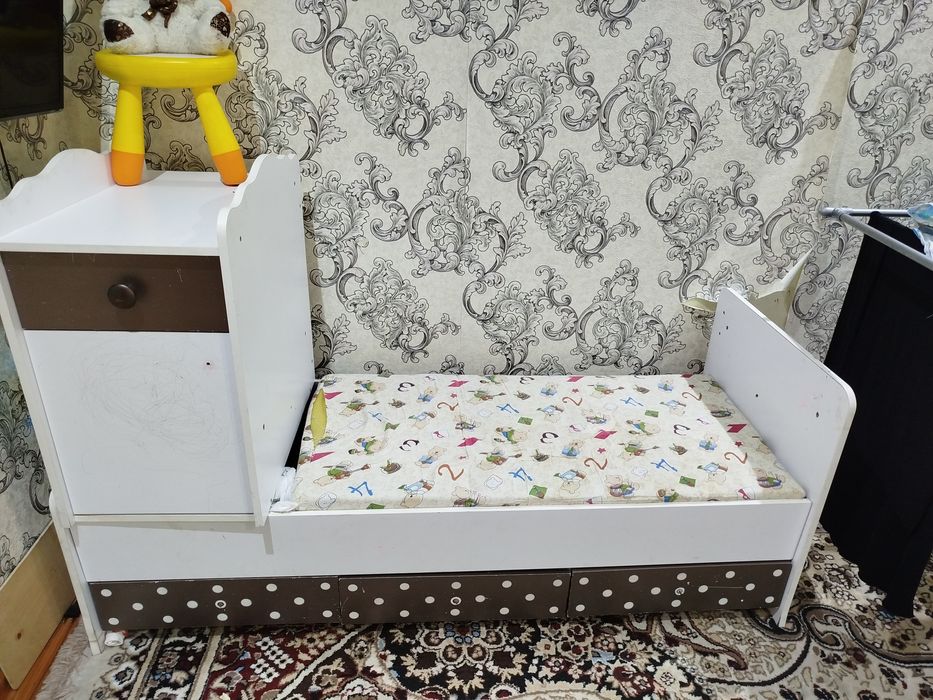 Dedskiy mebel sotiladi