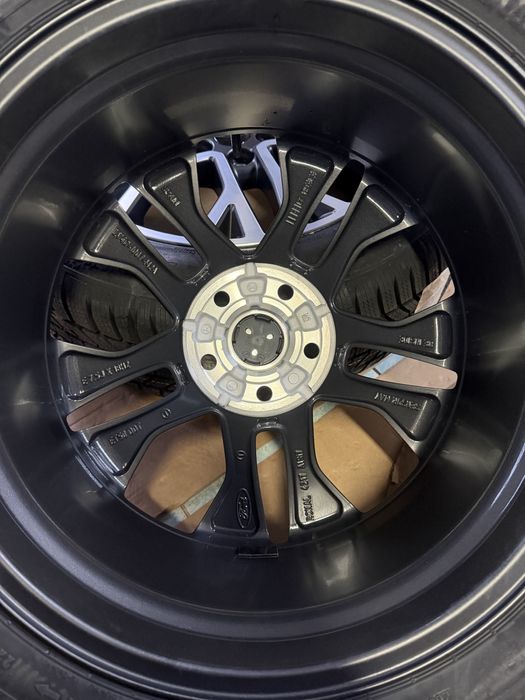 Jante aliaj NOI R18 FORD Kuga anvelope iarna 225/60/18 Continental NOI