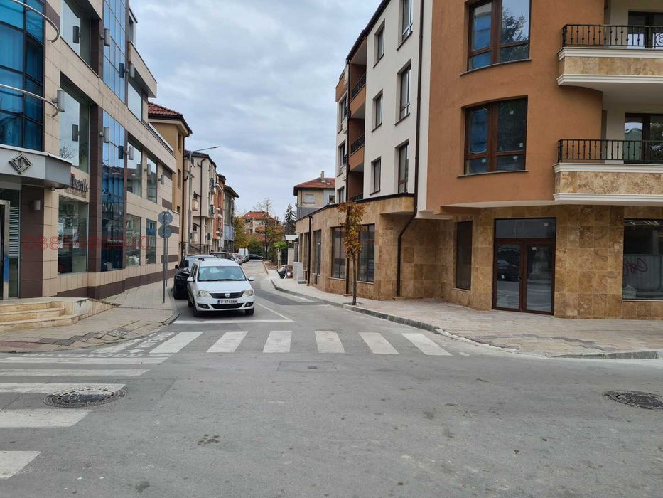 Дава се под наем Офис в Русе, Център - 85 кв.м за 1200 € - Снимка #1