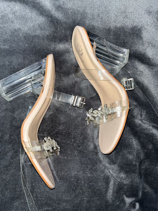 Sandale cu toc gros si transparent