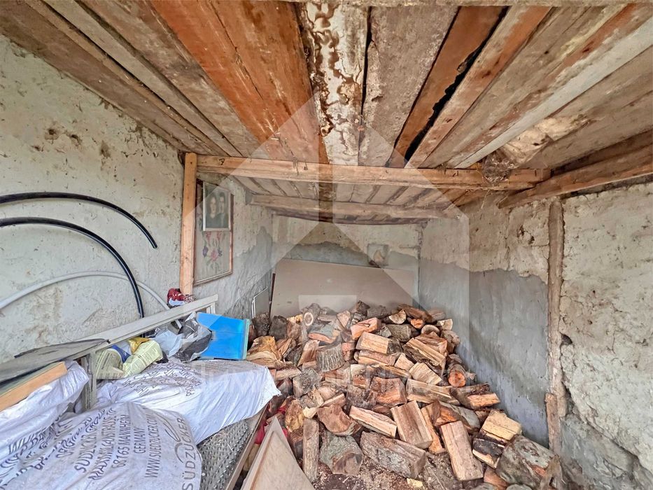 Продава еднофамилна, реновирана къща със 762 кв.м. двор в гр. Плиска.