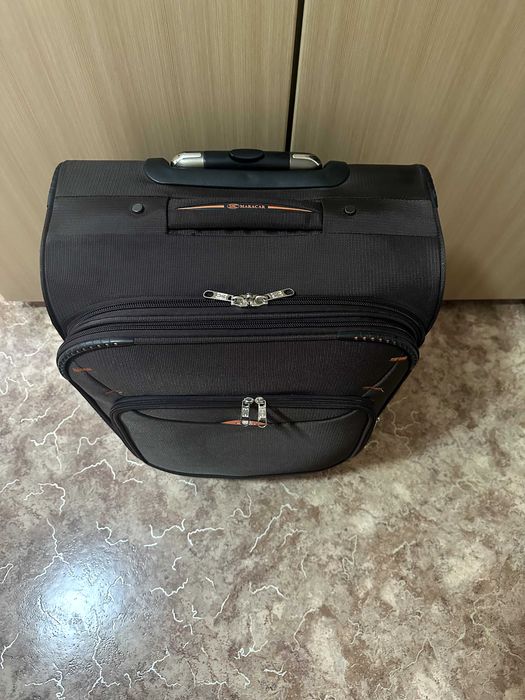 Чемодан тёмно-коричневый (4500 тг)