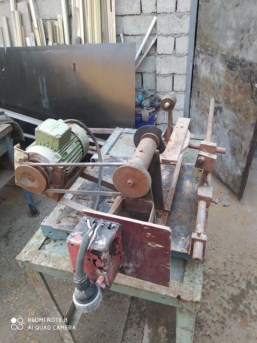 Продам мотор со станиной от фрезерного станка.