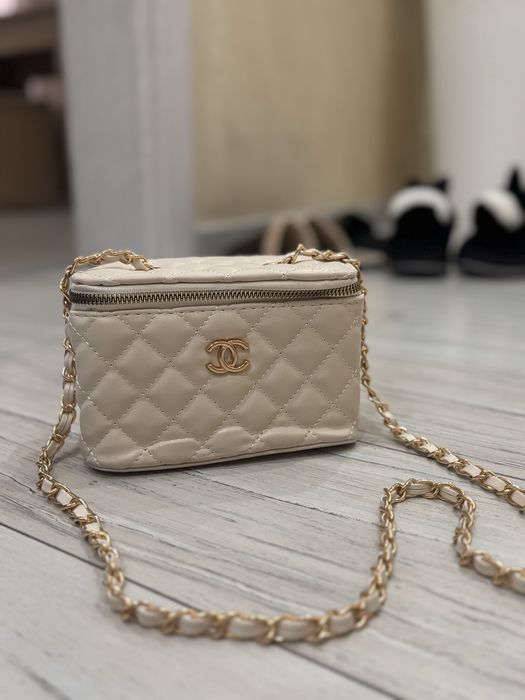 Кокетна дамска чантичка – в стил Chanel