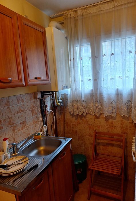 Închiriez garsoniera