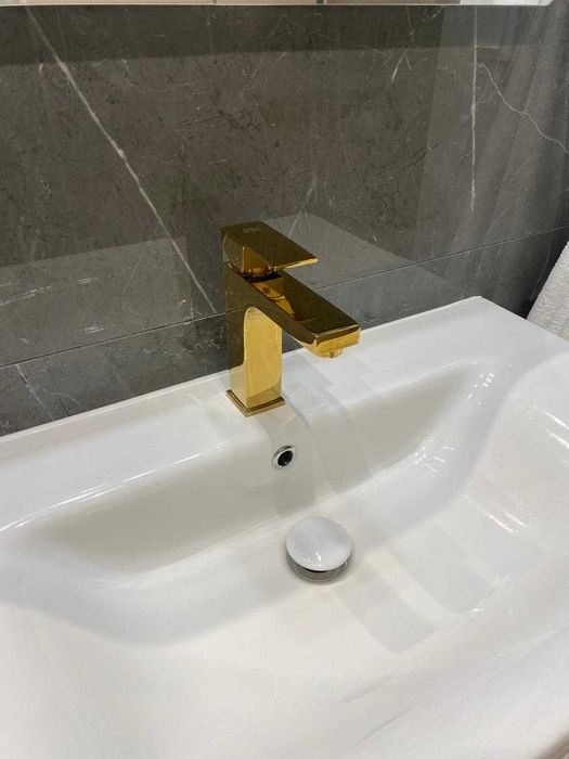 Смесител за мивка златист