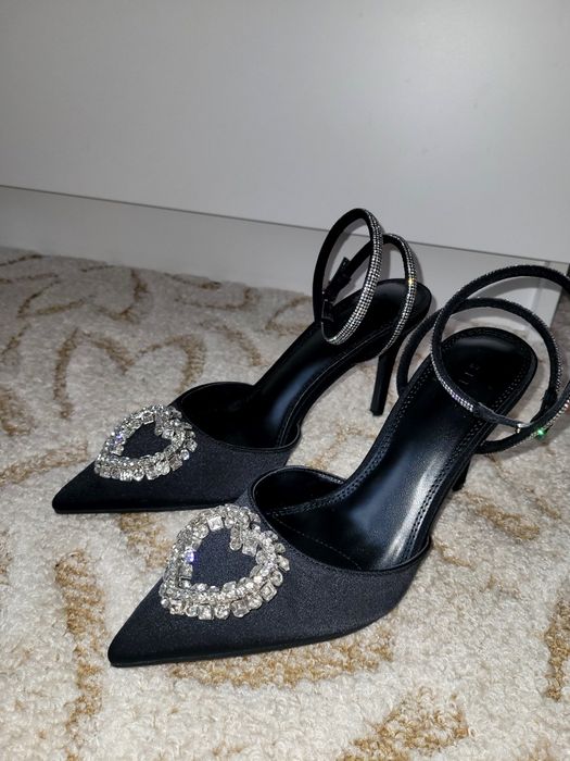 Pantofi negri eleganti cu toc