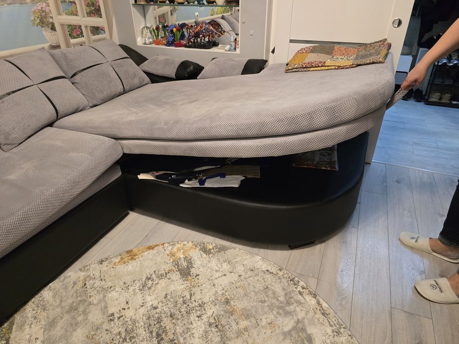 Холна гарнитура с място за спане