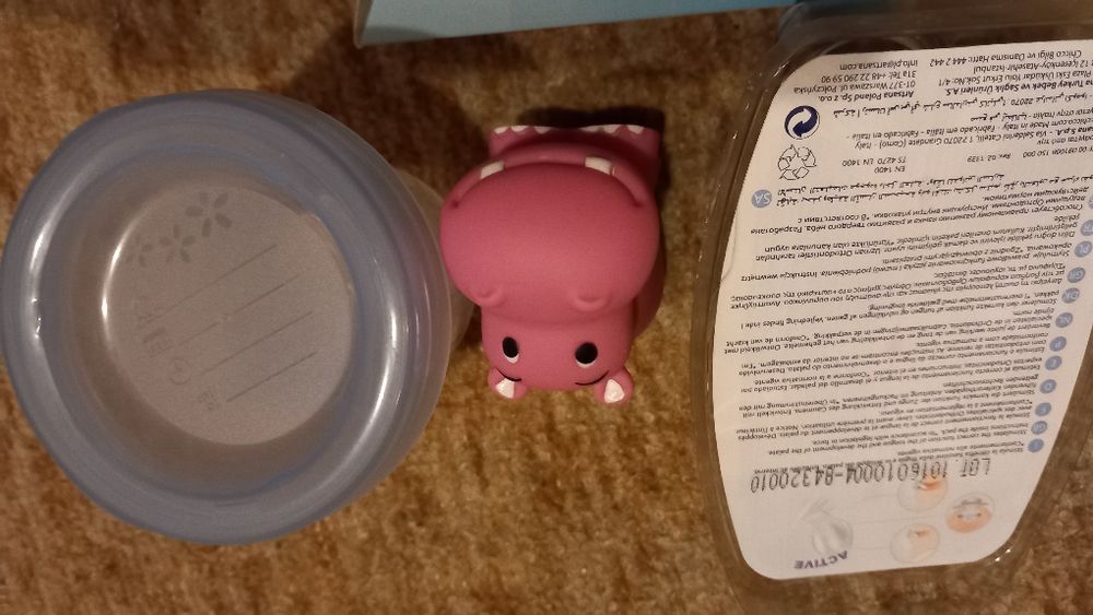 Нови козирка за баня,залъгалки за бебе,розово гумено хипопотамче и др.