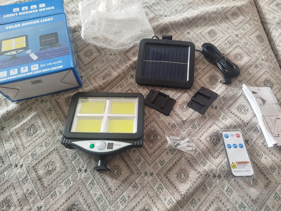Прожектор солнечный уличный с датчиком движения