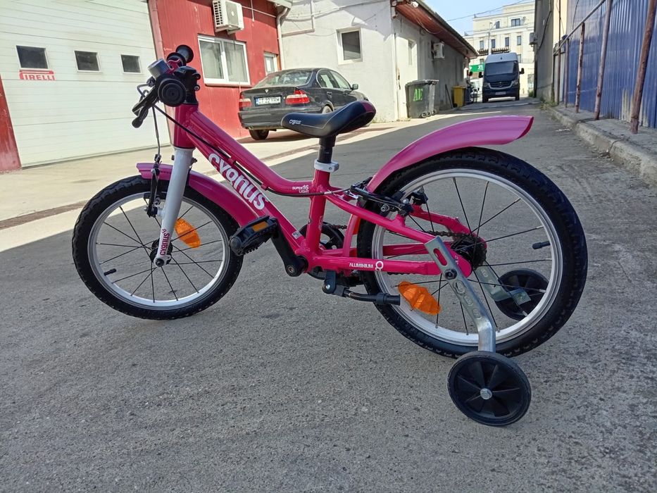 Vând bicicleta din aluminiu, foarte ușoară pentru copii