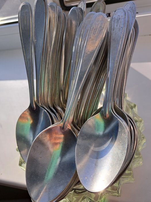 Столовые ложки и вилки