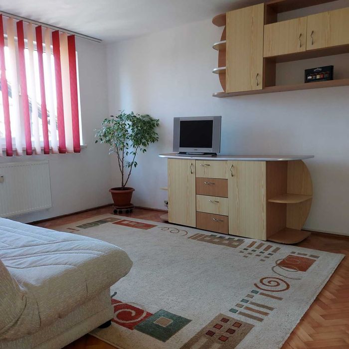 Proprietar inchiriez (ofer) garsoniera