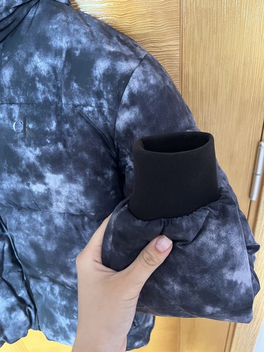 calvin klein tie dye зимно яке за ски или много ниски температури