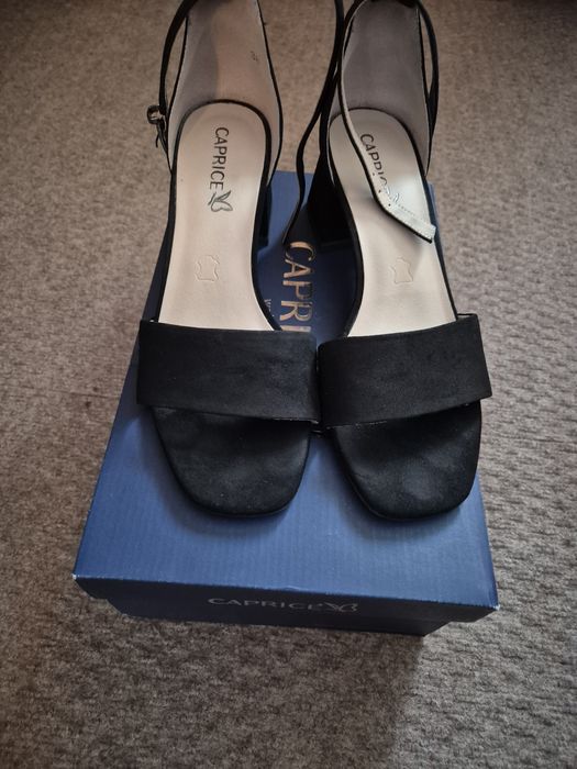 Сандали Caprice и  Сникърси Clarks