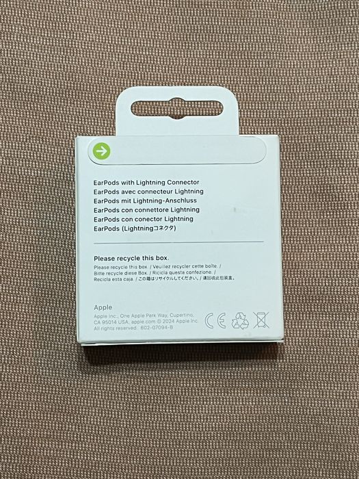 Наушники Apple EarPods с Lightning