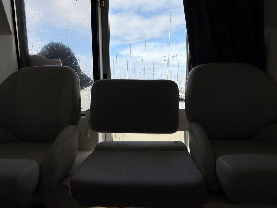 Продавам лодка QUICKSILVER 625 PILOTHOUSE + чисто нов колесар купуван