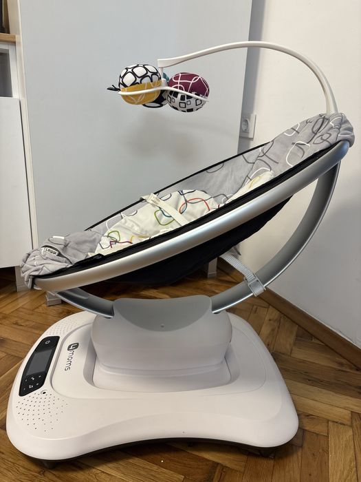 Електрическата бебешка люлка mamaRoo 4.0