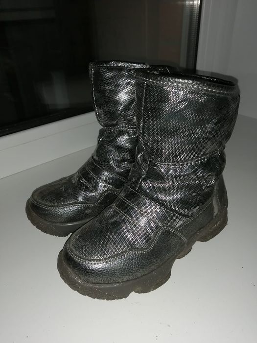 Продам детскую обувь