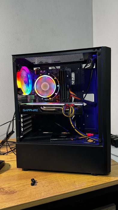 i3 9100, RX 580 8GB, SSD120GB HDD 500GB. Ram 8GB