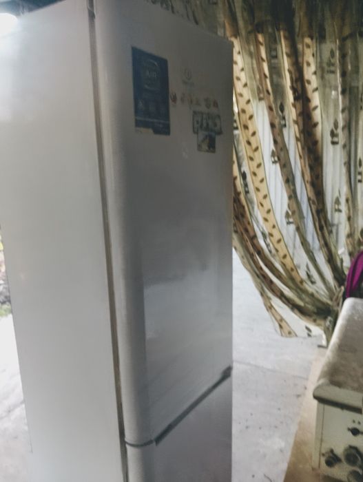 Холодельник Indesit