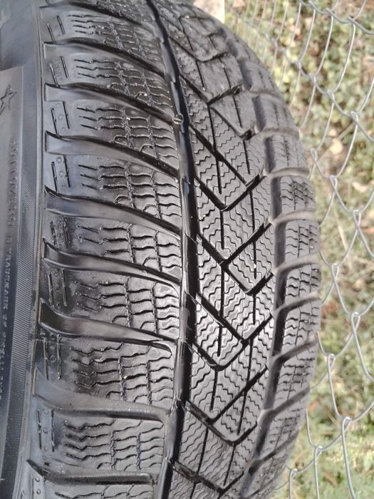 Зимни гуми Pirelli 225 / 55 R17 DOT 4020