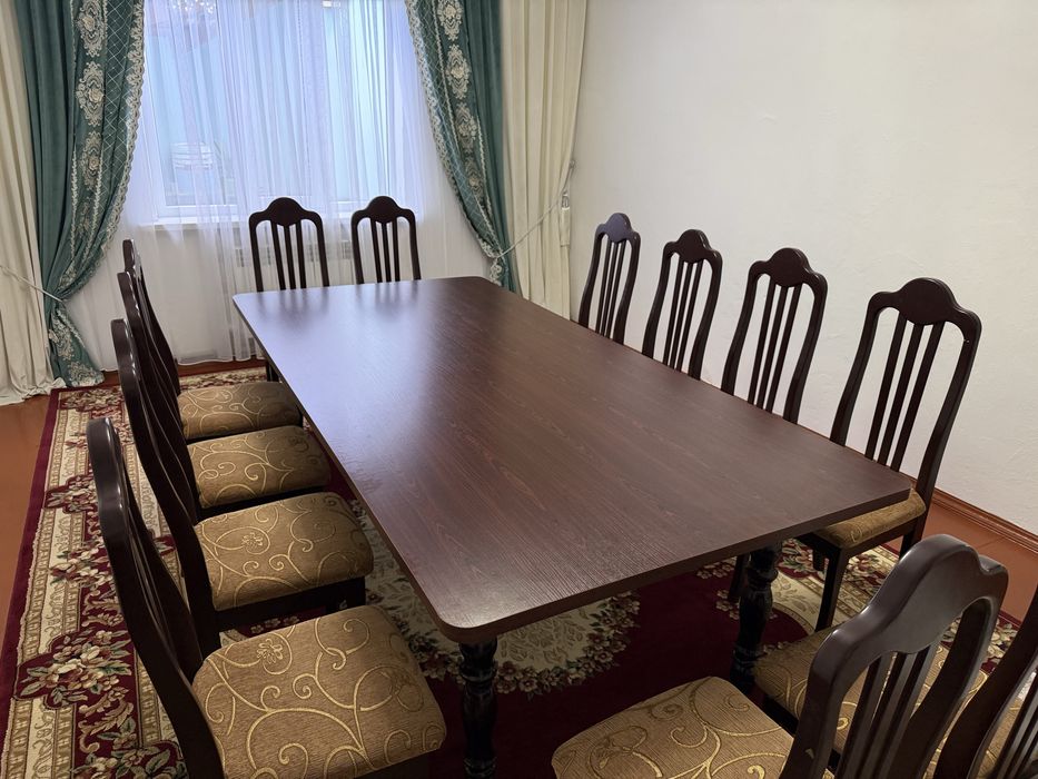 Продается стол и стулья